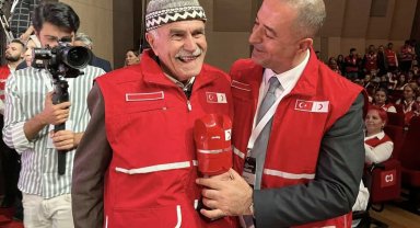 İyilik Meleği Şehmus Amca'ya Kızılay Özel Ödülü