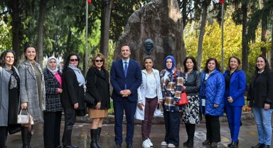 İzmir Bornova'da 5 Aralık kutlaması