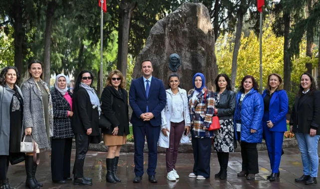 İzmir Bornova'da 5 Aralık kutlaması