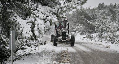 İzmir Bornova'da mevsimin ilk karı