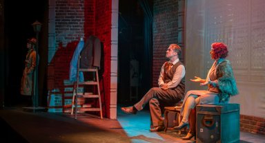 İzmir Bornova'da Şehir Tiyatrosu festival sahnelerinde parlıyor