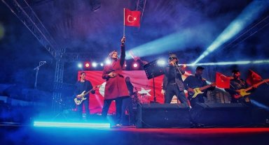 İzmir Karabağlar'da Yılbaşı Panayırı'na büyük ilgi