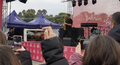 İzmir'de Yeni Yıl Festivali'nde coşku dolu anlar