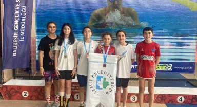 İzmit Belediyespor yüzmede finalde