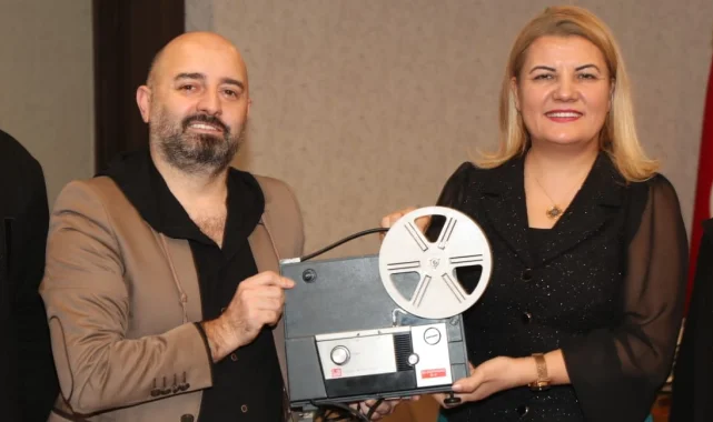 İzmit'te Oyuncak Müzesi'ne nostaljik film makinası bağışı