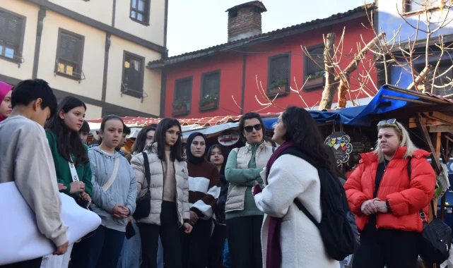 Kadim Bursa 'adım adım' geziliyor