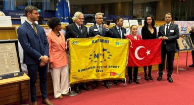 Kayseri Büyükşehir'e Altın Bayrak