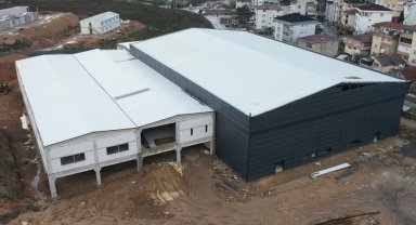 Kocaeli'nde kapalı spor salonu'nda çalışmalar devam ediyor