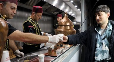 Konya'da Şeb-i Arus'a özel Karatay'dan sahlep ikramı