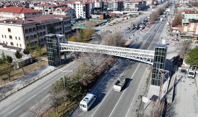 Konya'da yeniden inşa edilen Yaşar Doğu Yaya Üst Geçidi hizmete açıldı