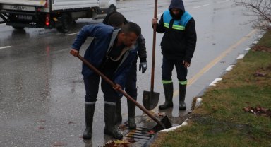 Manisa'da MASKİ ekipleri şiddeli yağışa karşı sahada