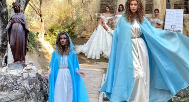 Meryem Ana, 250 bin dolarlık kıyafetiyle tarihi bir kez daha yaşattı... Hierapolis, Efes ve Meryem Ana'da tarihi gün