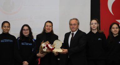 Prof. Dr. Burcu Özsoy Bursa'da gençlerle buluştu!