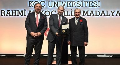 Rahmi M. Koç Bilim Madalyası'nın sahibi Prof. Dr. Atatüre oldu