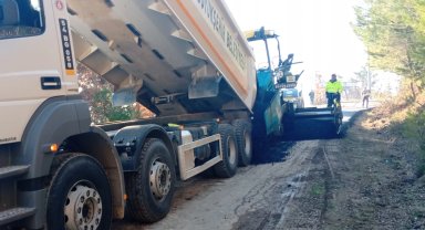 Sakarya'da şehrin en uzak noktasında asfalt atağı