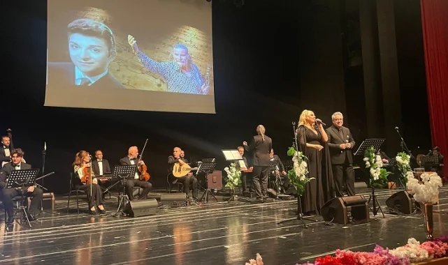'Sanat Güneşi' Zeki Müren, Bursa'da anıldı