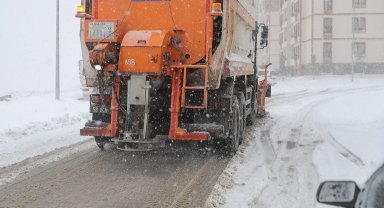 Sivas'ta 255 personel karla mücadelede görev alıyor