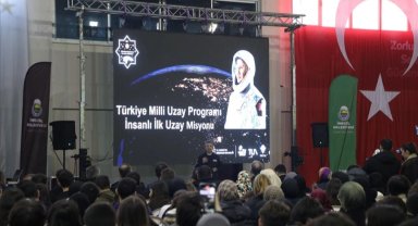 Astronot Alper Gezeravcı Bursa İnegöl'de öğrencilerle buluştu