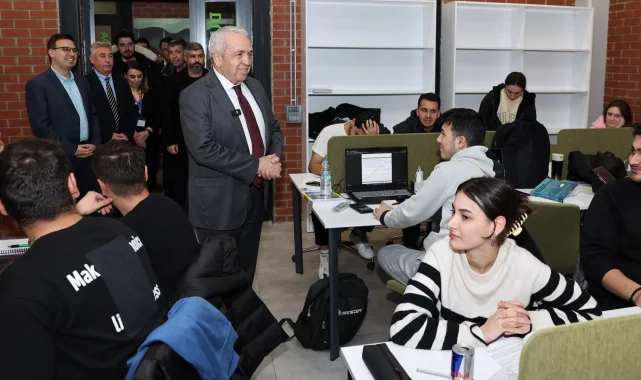 Bursa Nilüfer'de finallere hazırlanan öğrencilere çorba ikramı