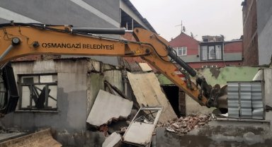 Bursa Osmangazi'de 100 metruk bina yıkıldı