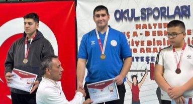 Bursalı lise öğrencisi halterde Türkiye Şampiyonu oldu