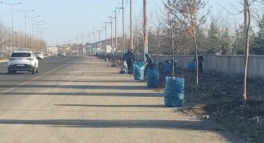 Diyarbakır kent girişlerinde temizlik çalışması