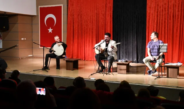 İzmir Çiğli'de şiir ve türkü rüzgarı esti