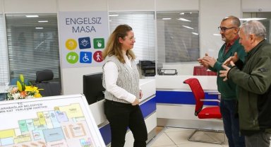 İzmir Karabağlar Belediyesi'nden "Engelsiz Masa" hizmeti