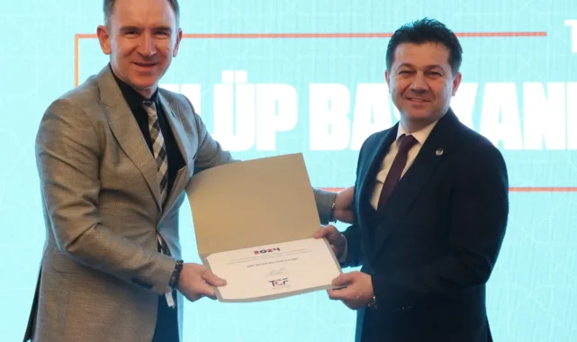 İzmit Belediyespor Kulübüne teşekkür plaketi