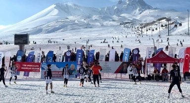 Kayseri Erciyes'te Kar Ragbi heyecanı başladı