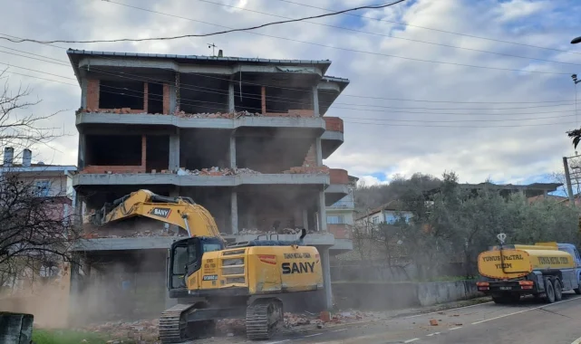 Kocaeli Gölcük'te depreme dayanıksız binalardan arındırılıyor