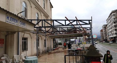Kocaeli İzmit Eren Camii'ne yeni sundurma
