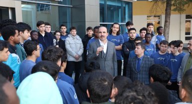 Konya'da Başkan Altay'dan uluslararası liselilere ziyaret
