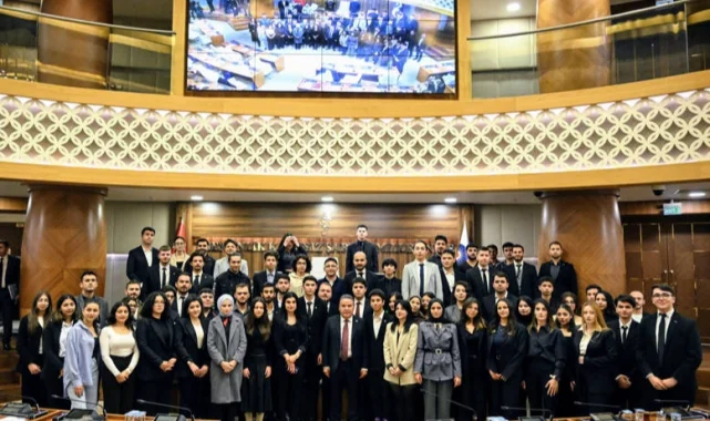 Muhittin Böcek'ten Antalyalı gençlere müjde