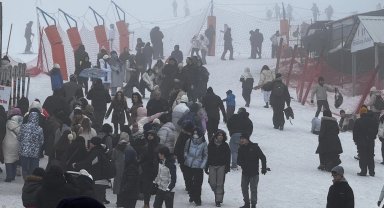 Uludağ'ın zirvesine turist akını