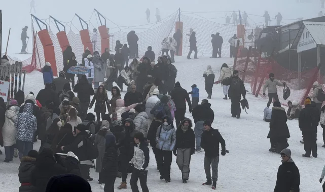 Uludağ'ın zirvesine turist akını