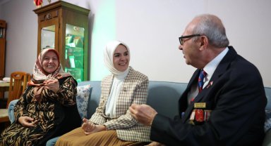 Bakan Göktaş'tan yarım yüzyıllık aşka sürpriz ziyaret
