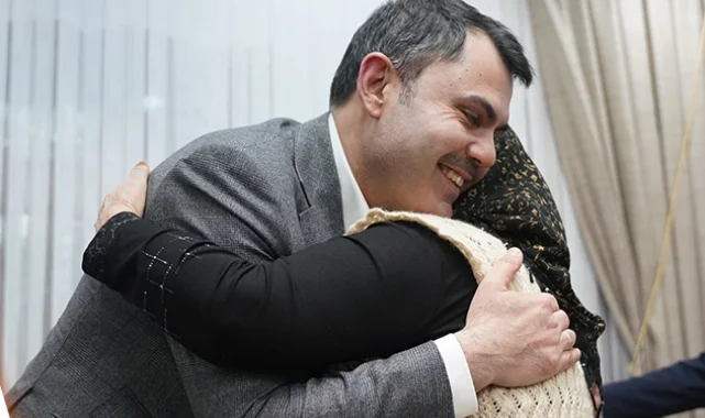 Bakan Kurum Nelbi Teyze'yi bu kez evinde ziyaret etti
