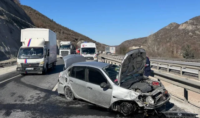 Bilecik Pazaryeri'nde trafik kazası: 3 yaralı