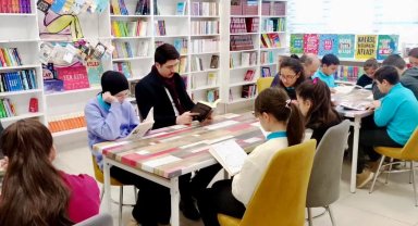 Bilecik'te Pazaryeri Kaymakamı öğrencilerle kitap okudu