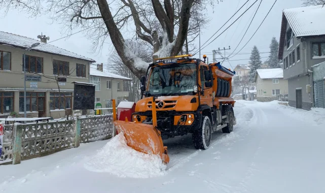 Bursa Osmangazi'de karlı yollara anında müdahale
