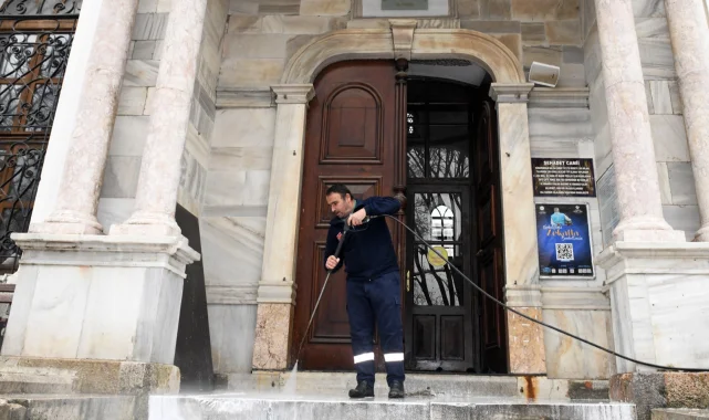 Bursa Osmangazi'deki camilerde Ramazan temizliği