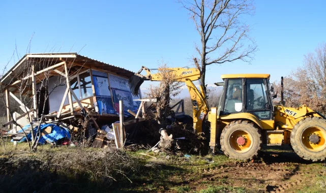 Bursa Yenişehir'de kaçak yapılar tek tek yıkılıyor