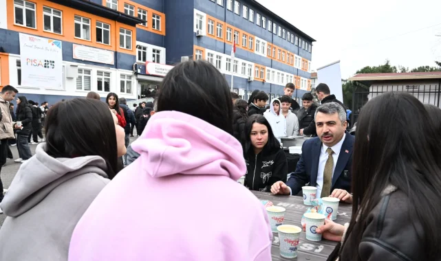 Bursa'da Başkan Yılmaz hafta mesaisine öğrencilerle başladı