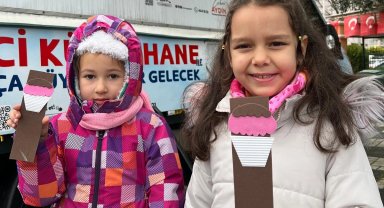 Bursa'da çocuklar kendi kitap ayraçlarını tasarladı