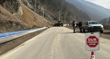 Düzce'de heyelan! 5 köye ulaşım kesildi!