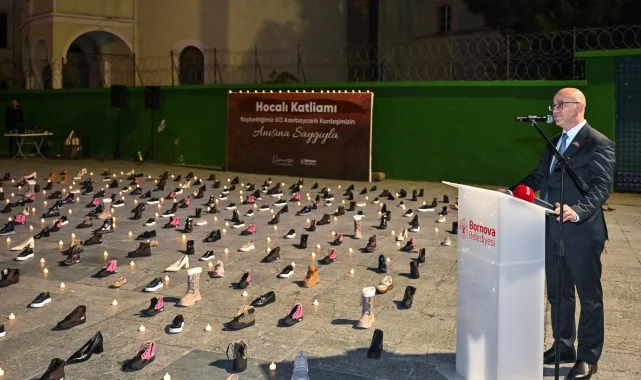 Hocalı'da katledilenler Bornova'da anıldı... 613 kişiyi temsilen 613 çift siyah ayakkabı