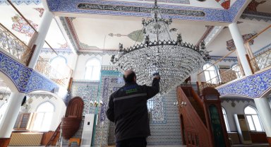 İstanbul camileri dip köşe temizlendi