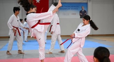 İzmir Bornova'da taekwondocuların kuşak heyecanı