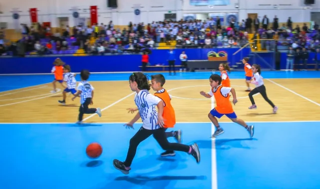 İzmir Karabağlar'da 850 minik sporcudan coşkulu sömestr